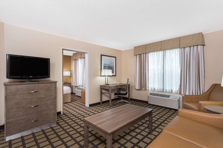 Room 9 of 18
