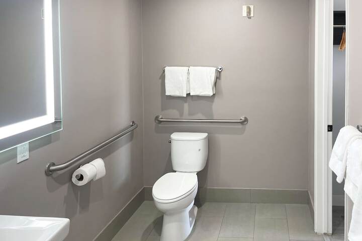 Room 18 of 23