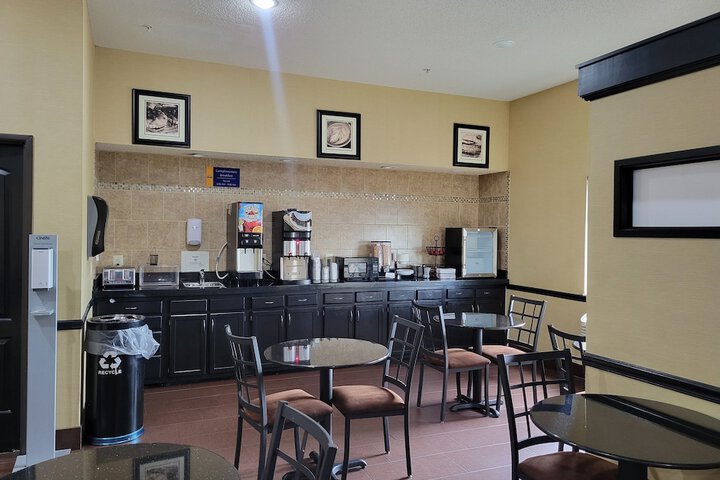 Days Inn by Wyndham Collinsville / St. Louis