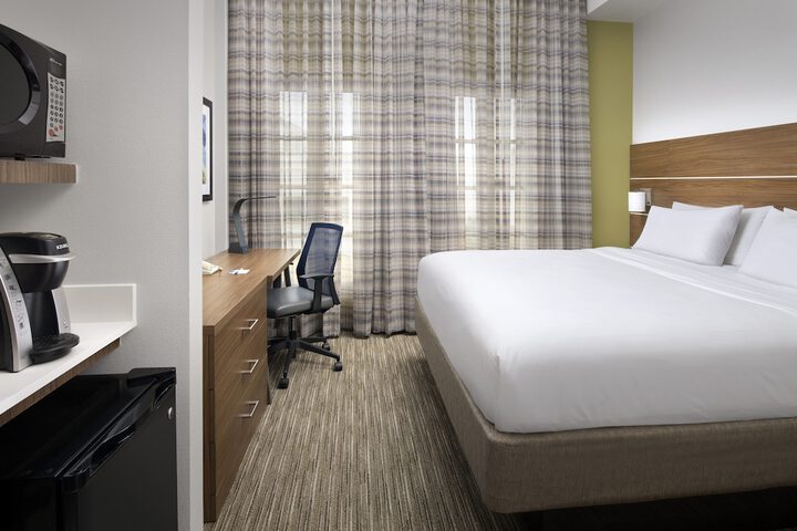 Room 25 of 37