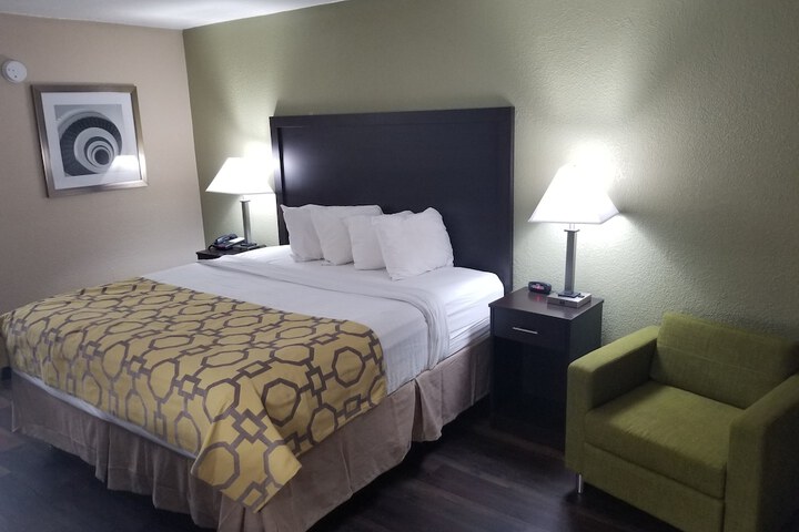 Baymont by Wyndham Lake City I-75