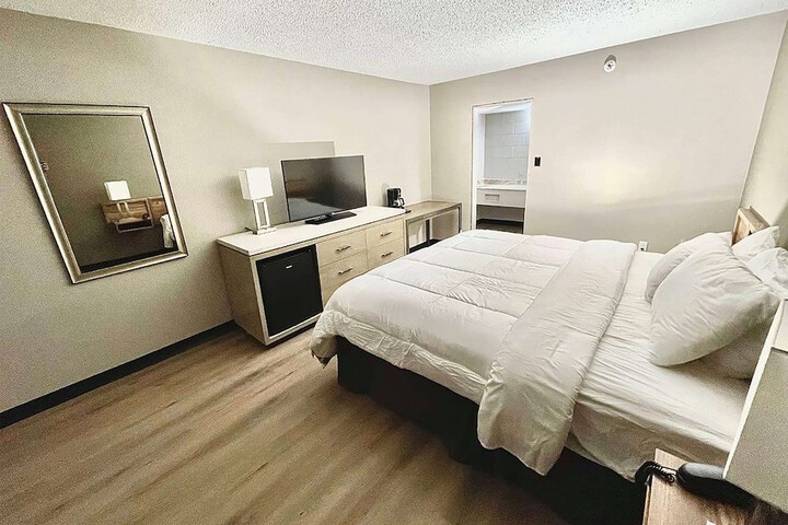 Room 6 of 14
