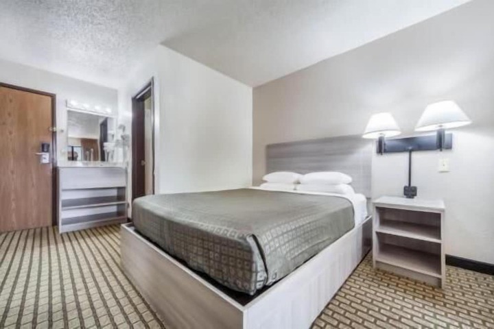 Room 22 of 34