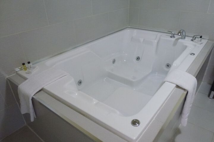 Hot Tub 55 of 58