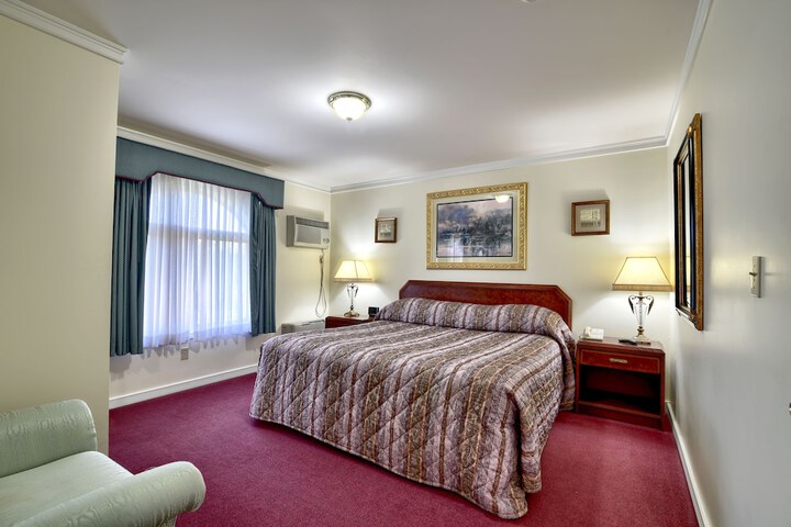 Room 30 of 79