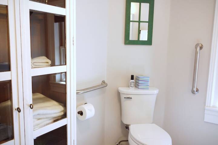 Room 46 of 164