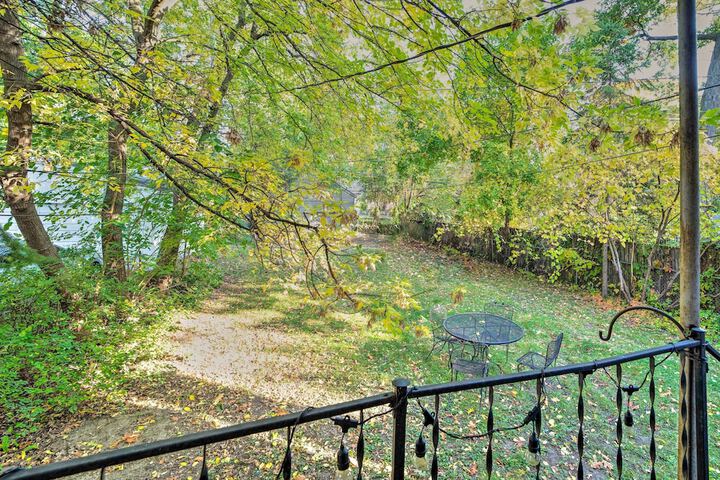 Ferndale Apartment w / Yard - Near the Detroit Zoo!