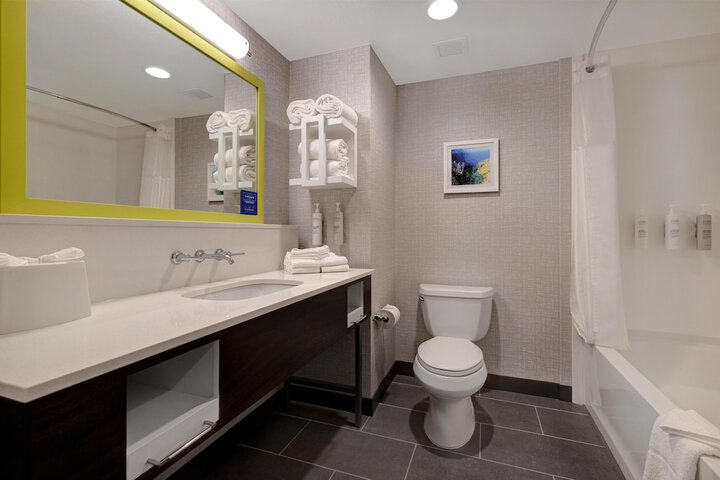Hampton Inn & Suites Marina