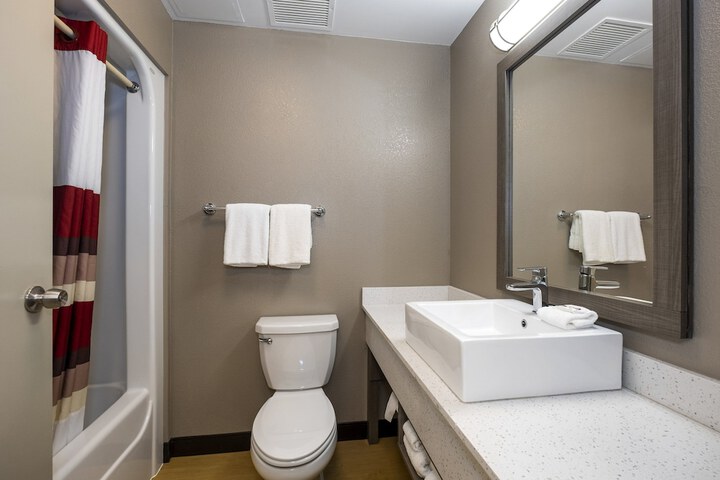 Red Roof Inn PLUS+ Boston - Mansfield / Foxboro
