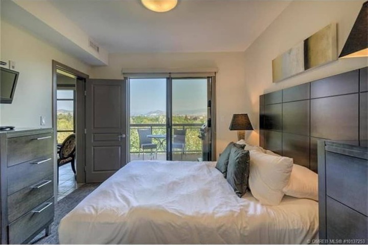 Room 8 of 16