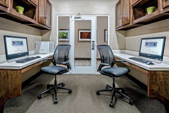 Business Center 31 of 31
