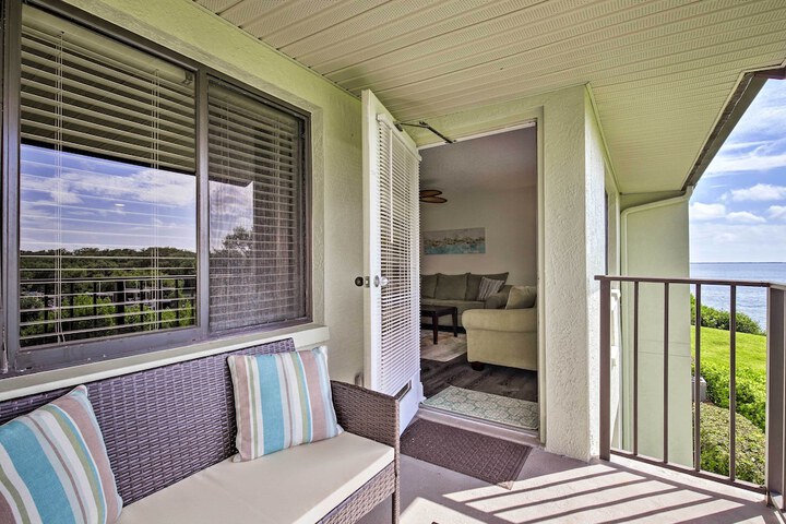 Balcony & Pool: Gulfview Tierra Verde Escape!