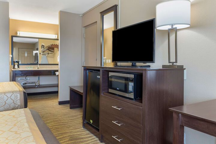 Room 9 of 25