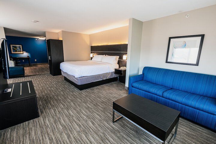 Room 12 of 27