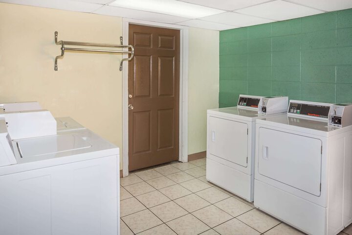 Room 9 of 25
