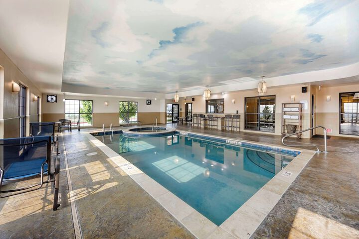Best Western Plus Emerald Inn & Suites