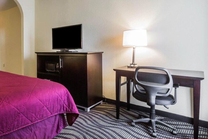 Quality Inn & Suites North Montgomery