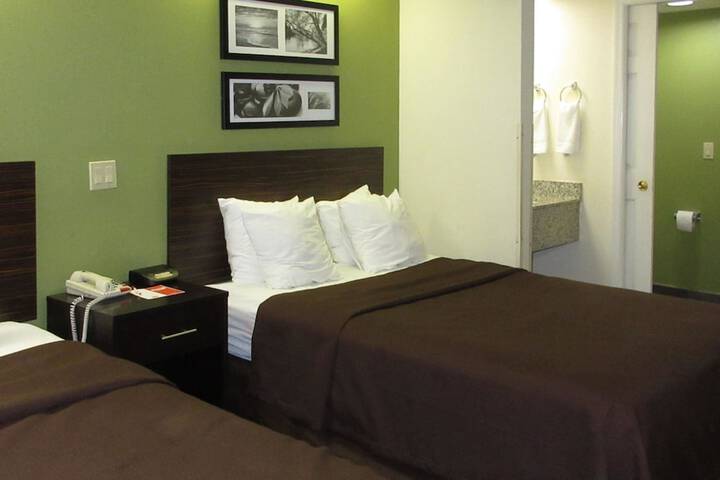 Room 6 of 10