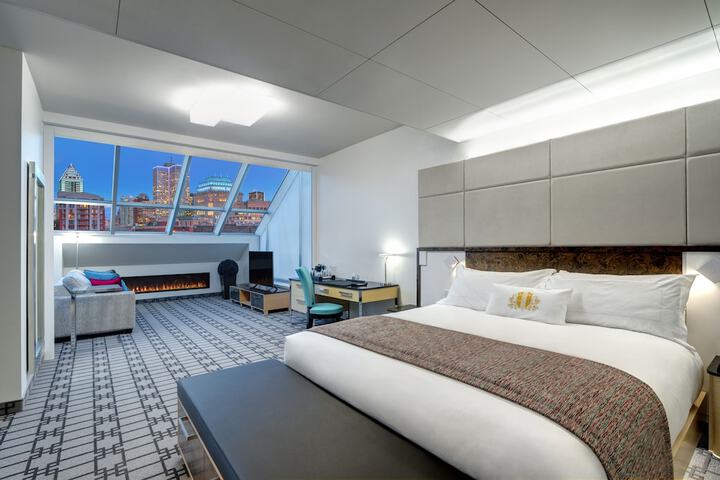 Room 27 of 48