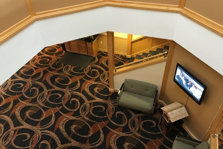 Cabot Inn & Suites