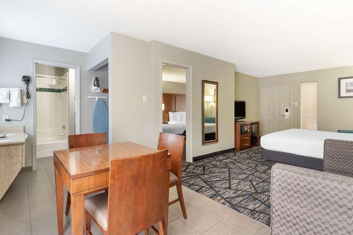 Room 11 of 34