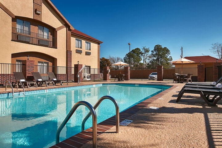 Pool 4 of 30