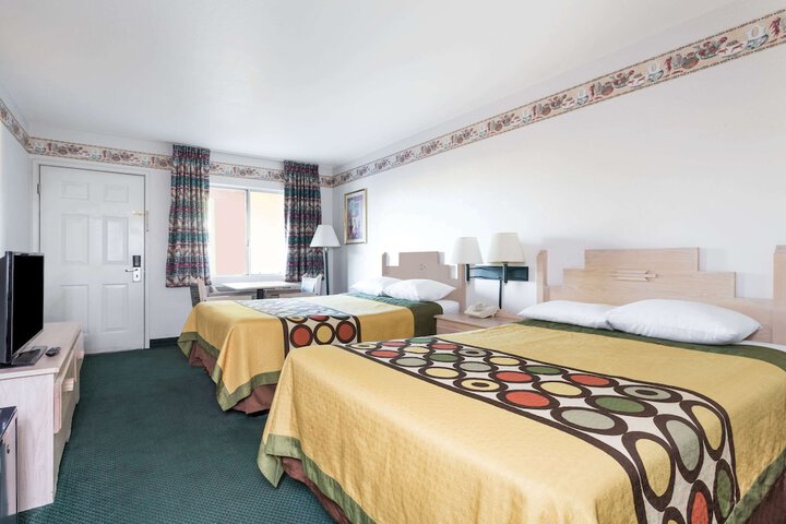Room 11 of 15