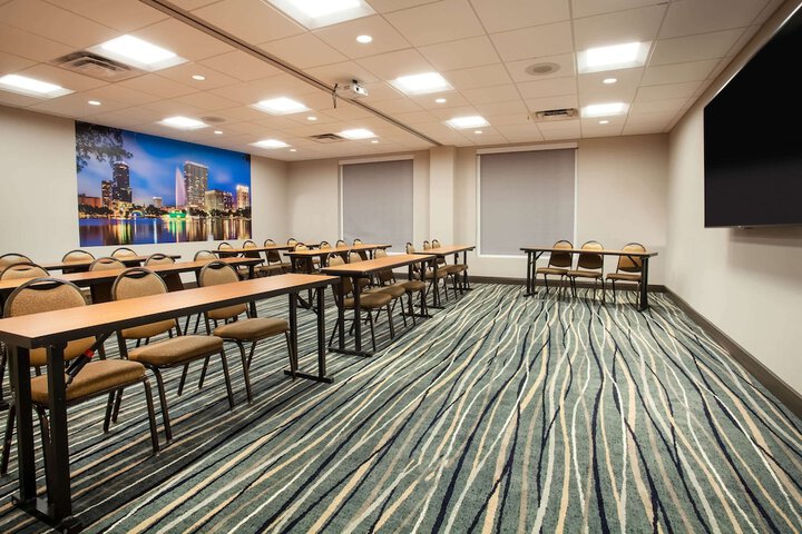 Room 10 of 33