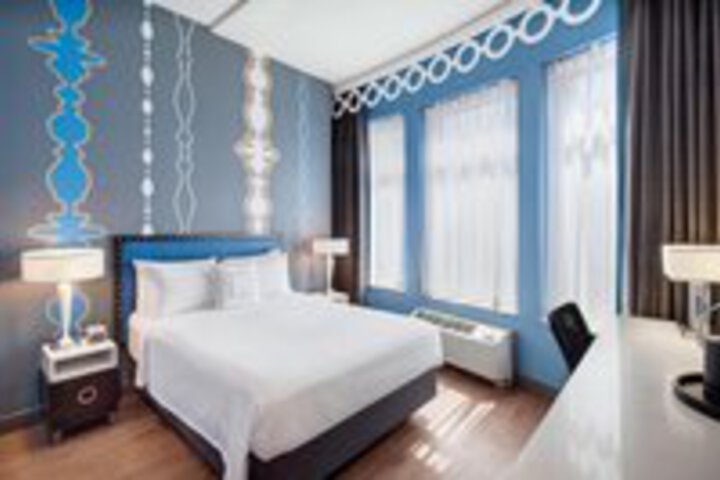 Room 32 of 100