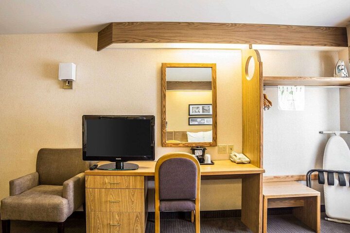 Room 10 of 26
