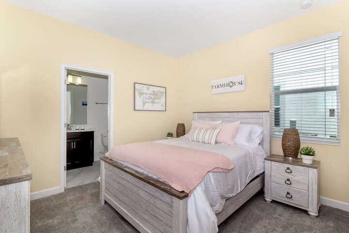 Room 43 of 98
