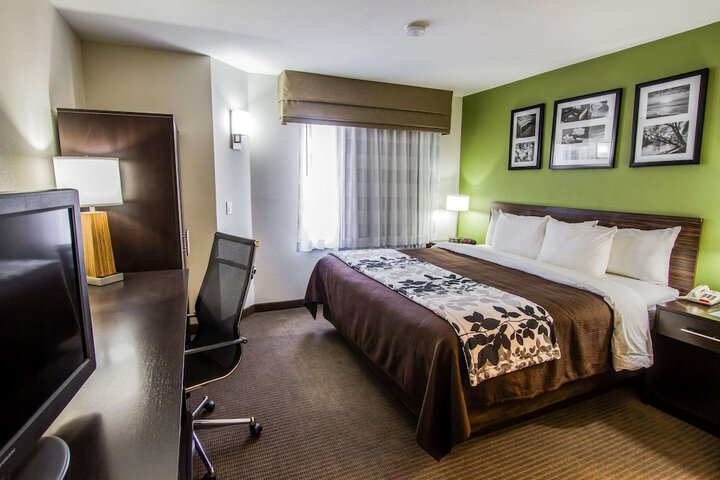Room 21 of 38
