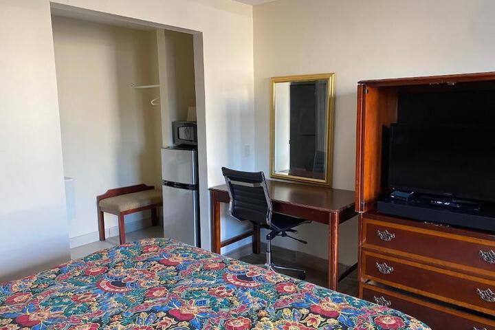 Room 17 of 33