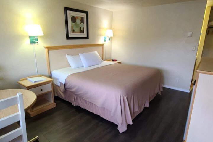 Room 9 of 19
