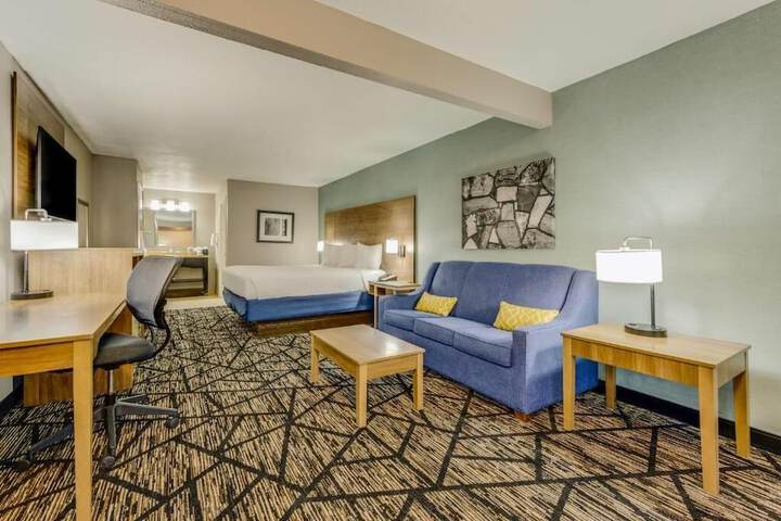 Clarion Pointe