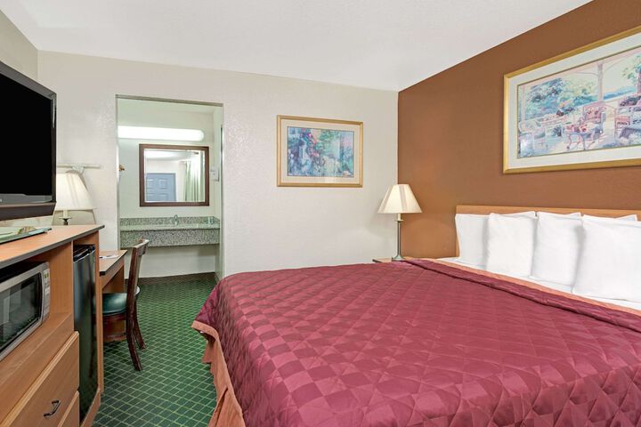 Room 9 of 14