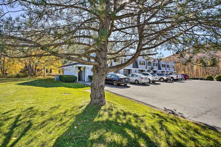 First-floor Hunter Condo 1 Mi to Slopes!