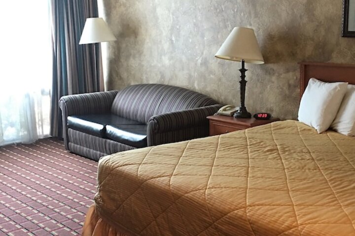 Room 24 of 35