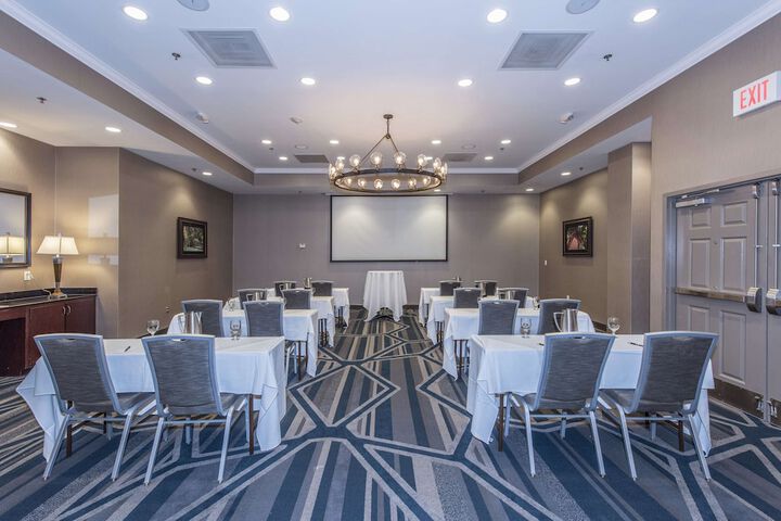 DoubleTree by Hilton North Charleston - Convention Center
