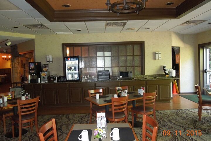 Breakfast/Coffee Service 22 of 28