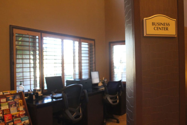 Business Center 34 of 36