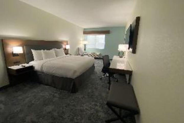 Room 10 of 18