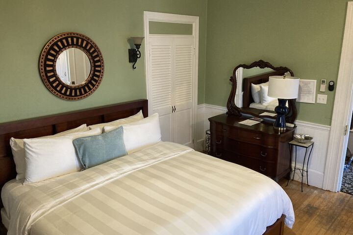 Room 22 of 65