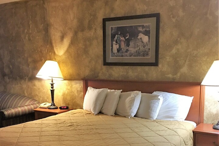 Room 17 of 35