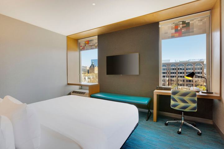 Room 34 of 76