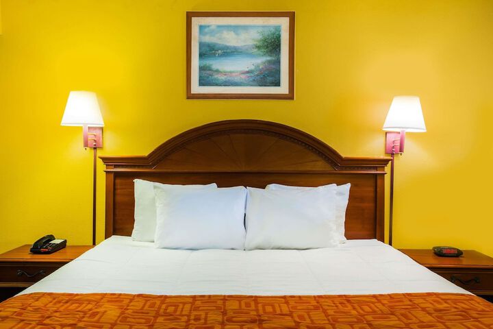 Room 4 of 15