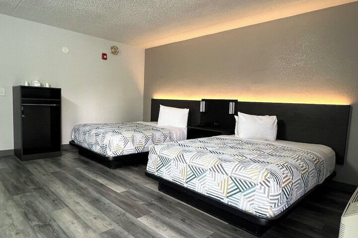 Motel 6 Middleburg Heights OH - Cleveland