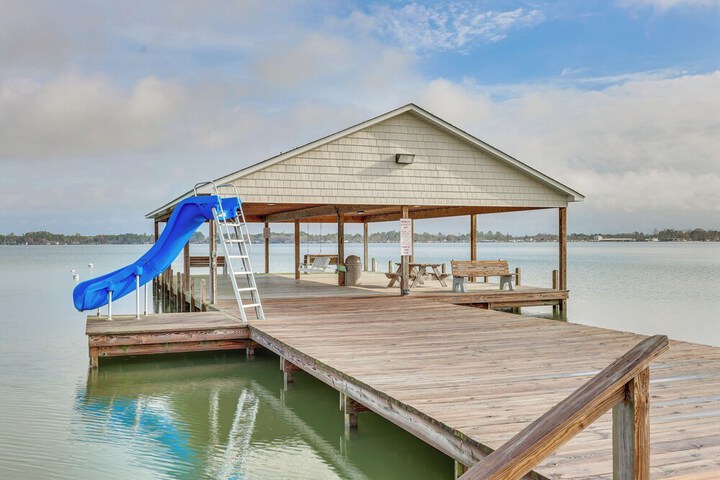 Townhome w / Outdoor Pool & White Lake Access!