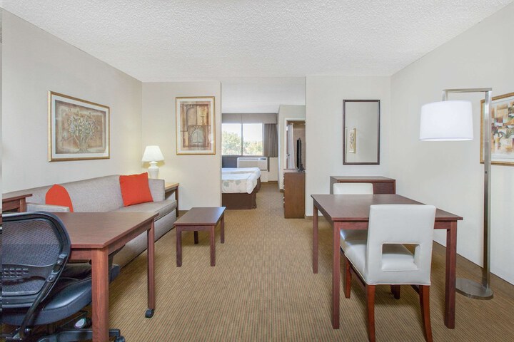 Room 13 of 23
