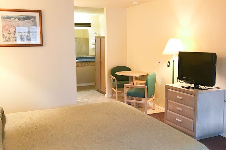 Room 10 of 17